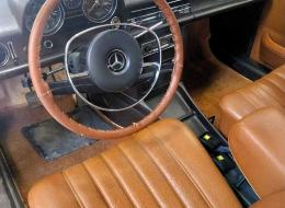 Mercedes-Benz 220