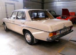 Mercedes-Benz 220