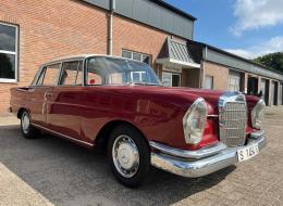 Mercedes-Benz 220 220b W111