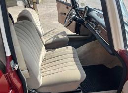 Mercedes-Benz 220 220b W111