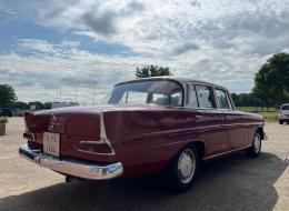 Mercedes-Benz 220 220b W111