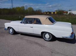 Mercedes-Benz 220 SE W111