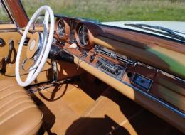 Mercedes-Benz 220 SE W111