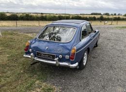 MG B GT Mk1 avec toit ouvrant