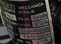 Moto Ducati 250 MK3 double bouchon 