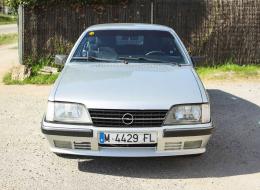 Opel Monza 3.0 
