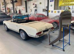 Mercedes-Benz SL 230 Pagode