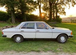 Mercedes-Benz 200 TYPE 12322011