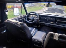 Jeep Cherokee Cherokee Chief Laredo V8