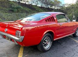 Ford Mustang V8 Fastback