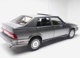 Alfa Roméo 75 Milano Verde V6 3.0