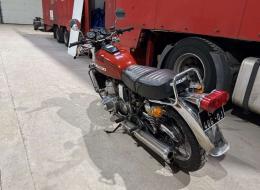 Moto Suzuki GT 750