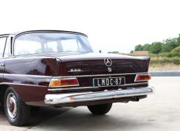 Mercedes-Benz 230 W110 Heckflosse