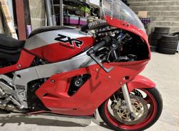 Moto Kawazaki ZXR-750 Stinger 