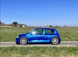 Renault Clio II 3.0 V6 230CH
