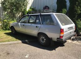 Peugeot 305