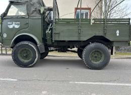 Renault Goélette ancien véhicule de la Gendarmerie mobile
