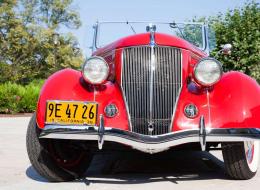 Ford V8 Deluxe Roadster