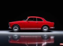 Alfa Roméo Giulietta Sprint 1300 - Rosso Alfa avec un int&eacute;rieur en tissue gris