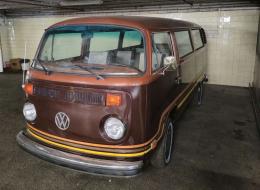 Volkswagen Combi T2 Champagne Edition bus