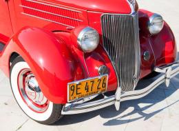 Ford V8 Deluxe Roadster