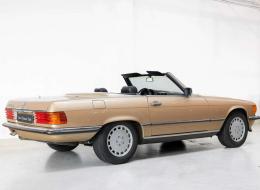 Mercedes-Benz SL 300 R107