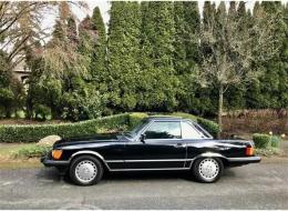Mercedes-Benz SL 560 R107