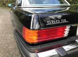 Mercedes-Benz SL 560 R107