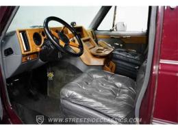 Chevrolet Van G20 Starcraft Conversion Van