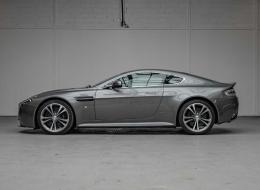 Aston Martin V12 Vantage *Bo&icirc;te Manuelle / Full suivi Aston Martin*
