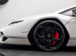 Lamborghini Countach LPI 800-4 V12