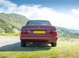 Mercedes-Benz CE 200 (A124)