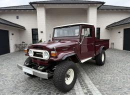 Toyota Land Cruiser FJ45 Pick-Up
