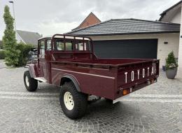 Toyota Land Cruiser FJ45 Pick-Up