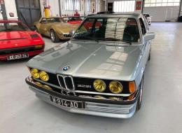 BMW Série 3 323i
