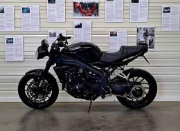 Moto Triumph SPEED TRIPLE 1050 "Full Black / Full Power"