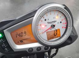 Moto Triumph SPEED TRIPLE 1050 "Full Black / Full Power"