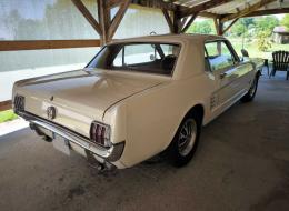 Ford Mustang 4.7L V8 225ch (289 ci)