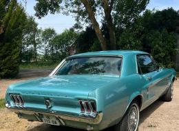 Ford Mustang Coup&eacute; hard-top