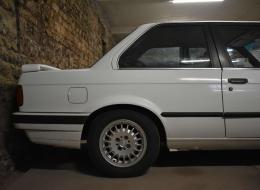 BMW Série 3 E30 320i