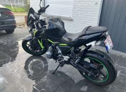 Moto Kawazaki Z650