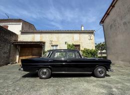 Mercedes-Benz 230 L6
