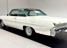 Oldsmobile Dynamic 88 Holiday Coupe