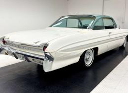 Oldsmobile Dynamic 88 Holiday Coupe
