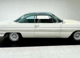 Oldsmobile Dynamic 88 Holiday Coupe