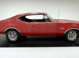 Oldsmobile 442 2 Door Holiday Coupe