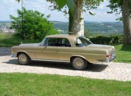 Mercedes-Benz 280 SE W111