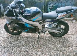 Moto Kawazaki ZX9R
