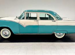 Ford Fairlane Town Sedan