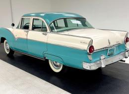 Ford Fairlane Town Sedan